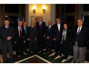 Türkiye Cumhuriyeti’ne Bir Başbakan Ve Bir Cumhurbaşkanı Veren Öğretmenler Resepsiyonda