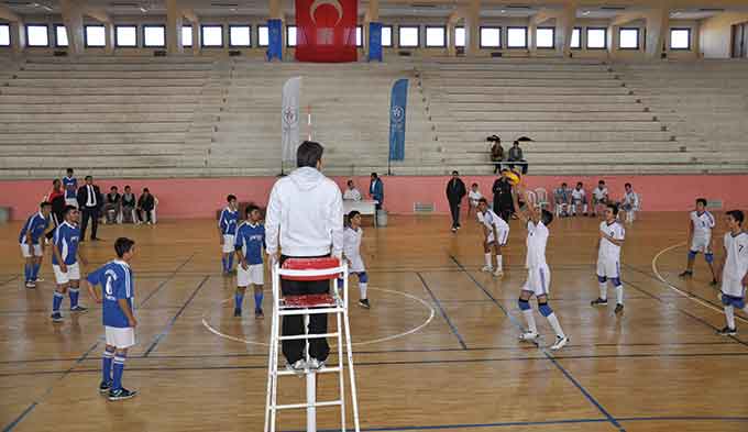 Elbistanda Voleybol Turnuvası Başladı