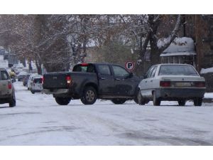 Kars’ta Yollar Buz Pistine Döndü