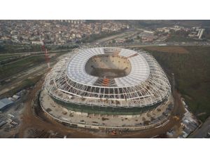 Stadyumda Timsah Kafasının Montajına Başlanıyor