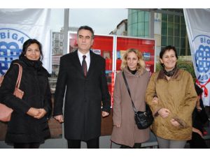 Çanakkalede Otobüs Duraklarına Kütüphane