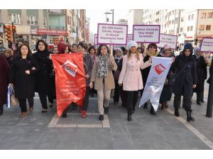 Sivas’ta Kadına Şiddete ‘Hayır’ Yürüyüşü