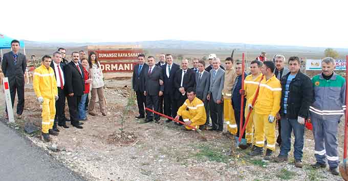 ‘Dumansız Hava Sahası Ormanı’ İçin Fidan Diktiler