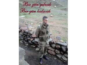 Şehit Er Fotoğrafına, “Bir Gün Gelecek, Bir Gün Kalacak” Yazmış