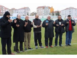 Vergi Affı İçin Saha Ortasında Dua