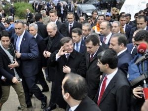 Başbakan Davutoğlu Kobanili Sığınmacıları Ziyaret Etti