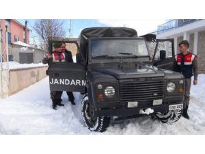 Jandarma Karda Mahsur Kalan Öğrencileri Sınava Yetiştirdi