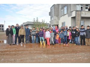 Mahalle Sokakları Çamur Deryasına Döndü