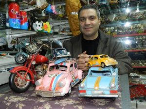 Bakır İşlemeli Maket Arabalar Yoğun İlgi Görüyor
