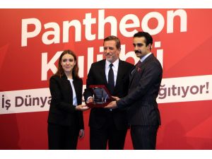 ‘Bilgili’ Gençlerden İbrahim Burkay’a Üstün Başarı Ödülü