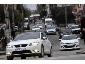 Ağaç Kesimi Yalova Trafiğini Felç Etti