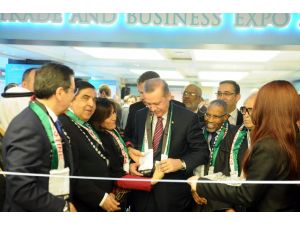 Erdoğan Filistin Atkısı Takıp, Sergi Açılışı Yaptı