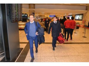 G.saray’a Tepkili Karşılama