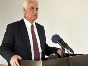 Kıbrıs Müzakereleri Ara Bölgede Sürüyor