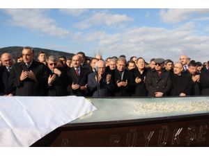 Mehmet Ali Şahin Eşini Gözyaşları İçinde Son Yolculuğuna Uğurladı