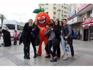 Mandi İzmir Sokaklarında