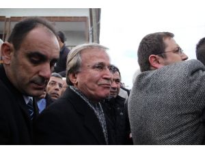 Mehmet Ali Şahin Eşini Son Yolculuğuna Uğurladı