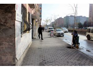 (Özel Haber) Kahraman İşçi Minik Ecrini İşte Böyle Kurtardı
