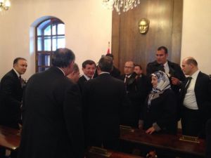 Tarihi Binayı Gezdi