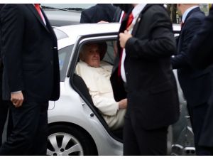 Papanın Mütevazi Makam Aracıyla Zorlu İmtihanı