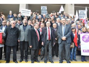 Cezaevine Giren Prof. Dr. Pekünlüye Avukatlardan Destek