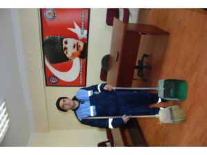 Belediye İş’ten Kahraman Temizlik İşçisine Ödül