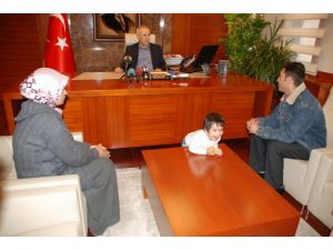 Küçük Büşra’nın İşitme Cihazını Cumhurbaşkanı Erdoğan Hediye Etti