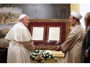 Görmez’den Papa’ya Anlamlı Hediye