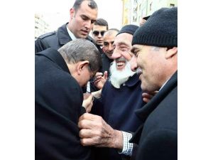 (Özel Haber) Başbakan Davutoğlu’nun Erzurum’da Elini Öptüğü Dedeye İha Ulaştı