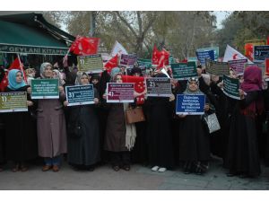 Sp’li Kadınlar Papa’nın Ziyaretini Protesto Etti