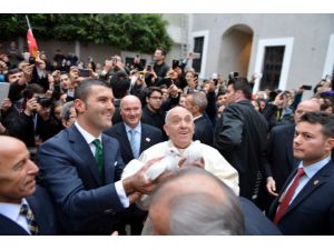 Papa “Barış Güvercini” Uçurdu