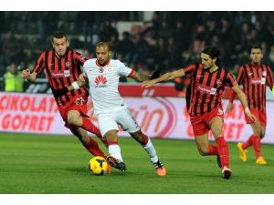 İlk Yarıdan Gol Sesi Çıkmadı