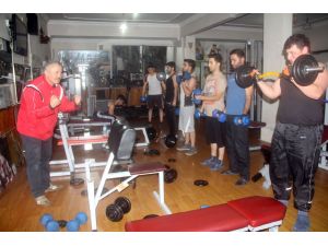 Türkiyenin En Çok Yağış Alan İli Olan Rizede Gençler Sağlıklı Yaşam İçin Spor Salonlarını Tercih Ediyor