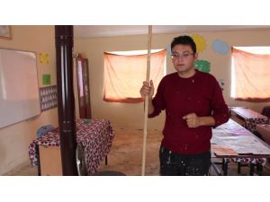 Müdür Yardımcısından Okula Anlamlı Destek