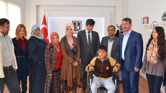 Okumuş engelliler haftasında jest yaptı