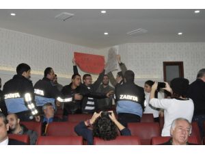 Yalovada Belediye Meclisinde Kesilen Ağaçlar Yüzünden Olaylar Çıktı