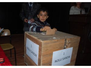 Küçük Öğrencinin Vaatleri Başkanlık Getirdi