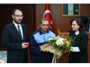 Kahraman Temizlik İşçisine Ödül Yağıyor