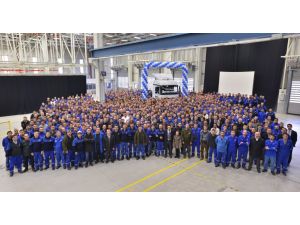 Mercedes-benz Türk 200 Bininci Kamyonunu Üretti