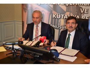 Çevre Ve Şehircilik Bakanlığı İle Kütahya Belediyesi Protokol İmzaladı