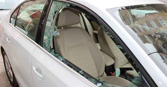 Otomobilin Camını Kırıp 70 Bin Lirayı Çaldılar