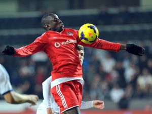 Demba Banın Kariyerinde Bılıc Farkı