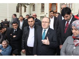 Duygulanan Vali Konuşmasını Yarıda Kesti