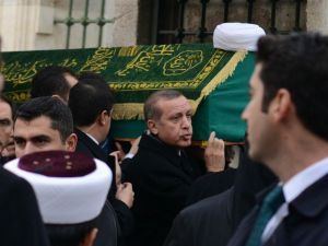 Cumhurbaşkanı Erdoğan, Eski Hocasının Cenaze Törenine Katıldı