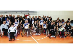 Bakan Kılıç Engelli Basketbol Maçını İzledi