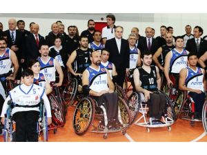 Bakan Engelli Sporcuların Maçını İzledi
