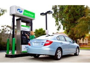 Benzin Ucuzladı, Otomobil Satışları Uçtu