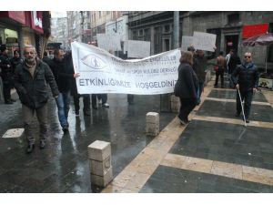 Görme Engelliler Engeller İçin Yürüdü