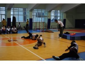 Görme Engellilerle Üniversiteliler Goalball Maçı Yaptı