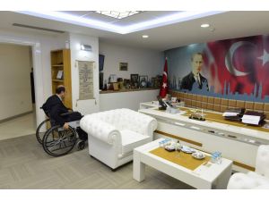 Belediye Başkanı Bir Gününü Tekerlekli Sandalyede Geçirdi